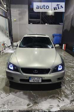 Седан Lexus IS 2000 в 