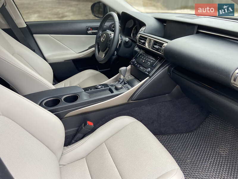Седан Lexus IS 2013 в Полтаве
