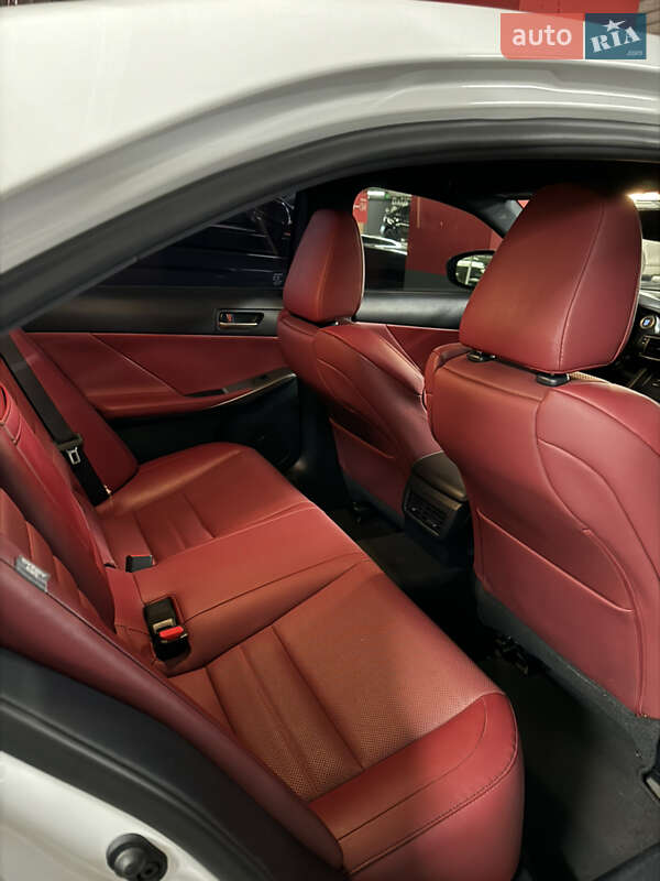 Седан Lexus IS 2017 в Киеве