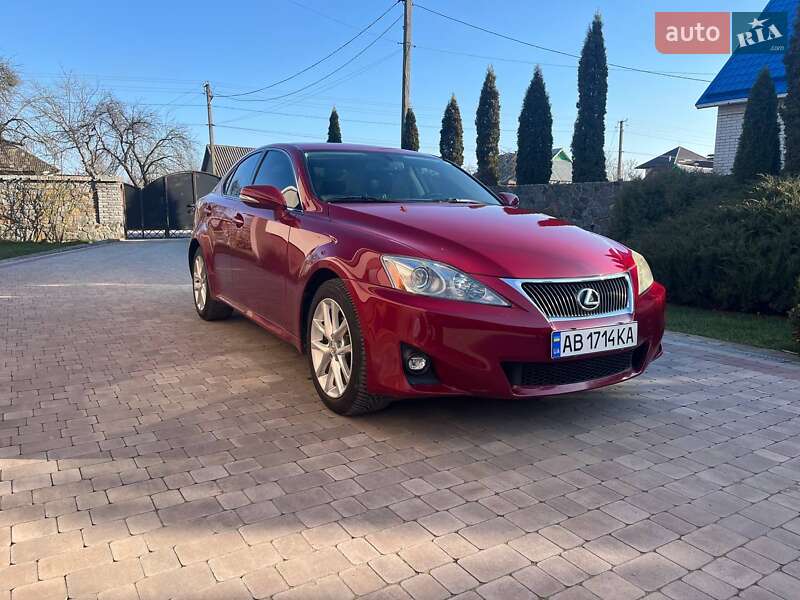 Седан Lexus IS 2011 в 