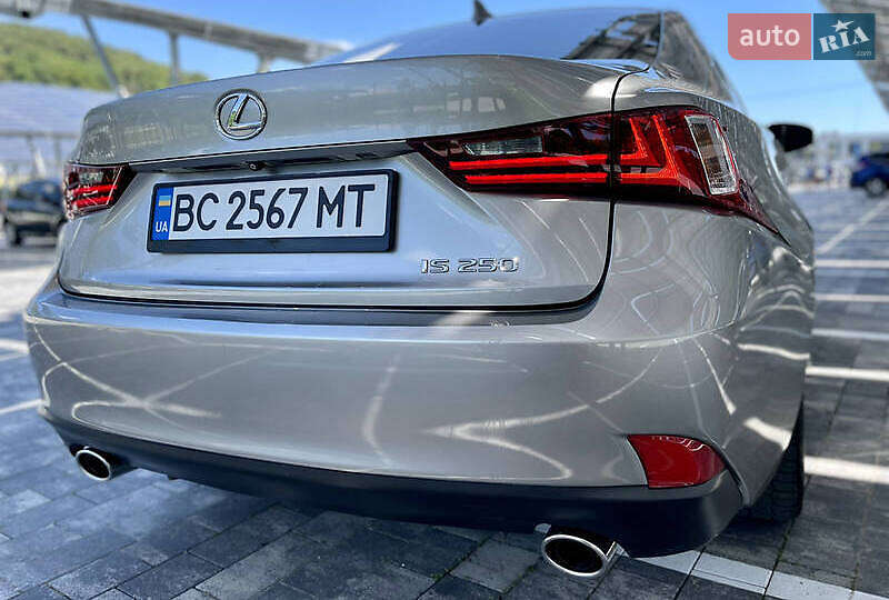 Седан Lexus IS 2015 в Ивано-Франковске