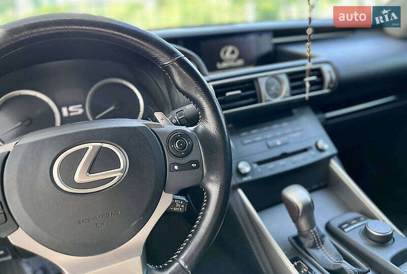 Седан Lexus IS 2015 в Ивано-Франковске