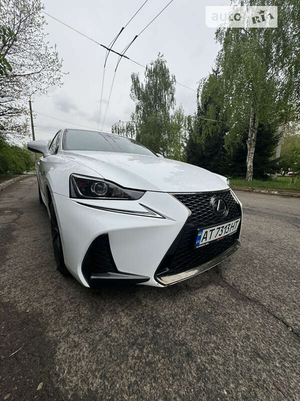 Седан Lexus IS 2018 в Ивано-Франковске