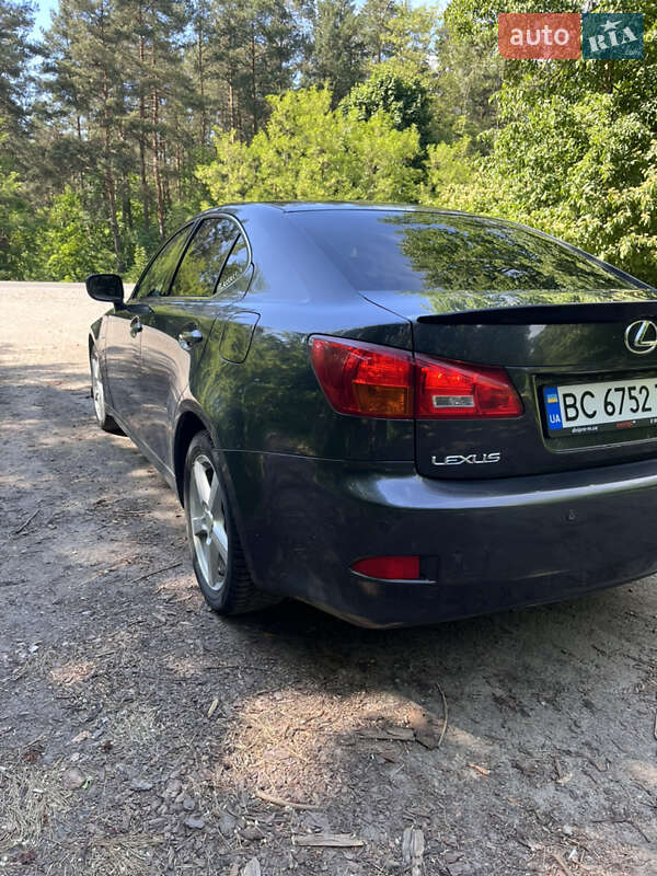Седан Lexus IS 2007 в Жовкві