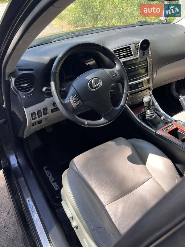 Седан Lexus IS 2007 в Жовкві