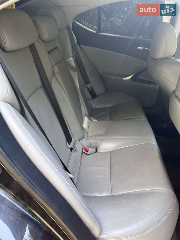 Седан Lexus IS 2007 в Жовкві