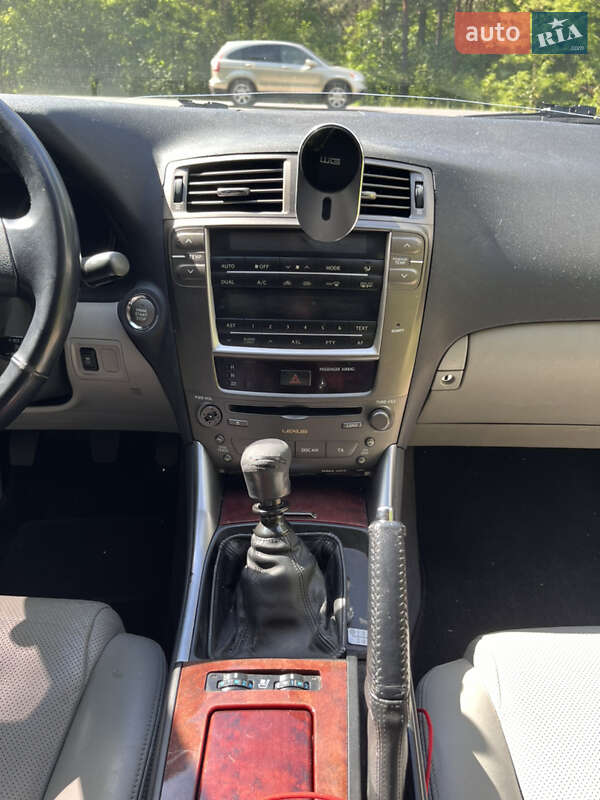 Седан Lexus IS 2007 в Жовкві