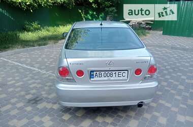 Седан Lexus IS 2000 в Виннице