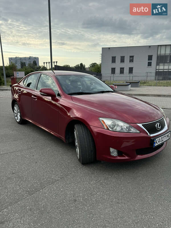Седан Lexus IS 2010 в 