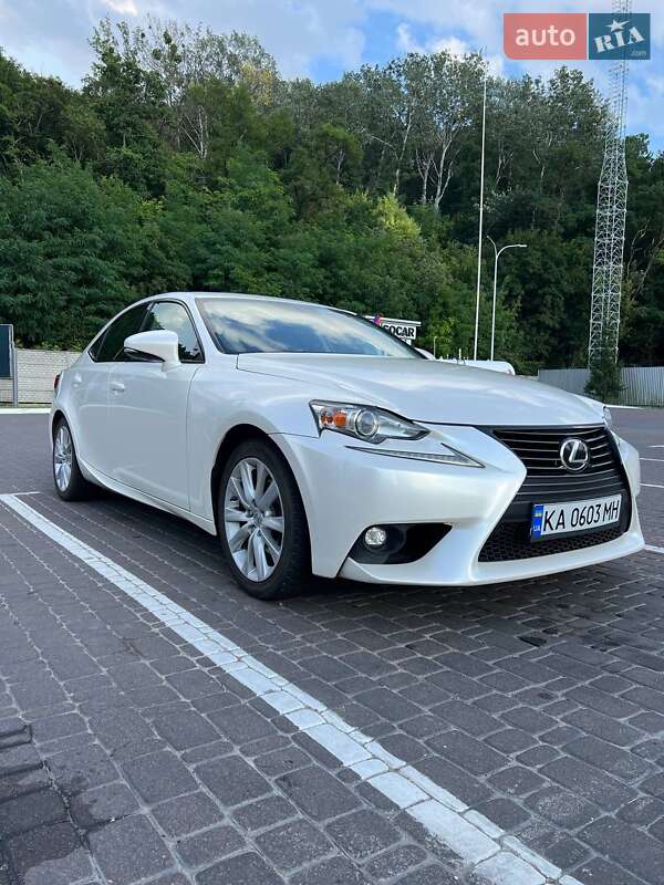 Седан Lexus IS 2015 в Киеве