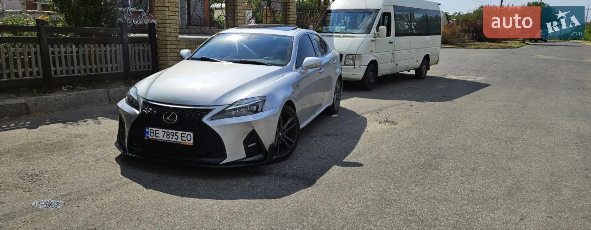 2011 Lexus IS - мініатюра 2