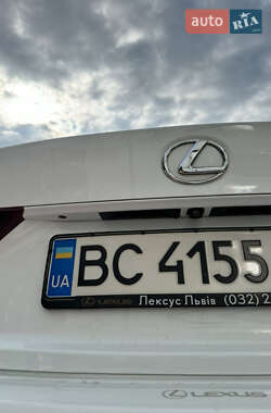 Седан Lexus IS 2016 в Львові