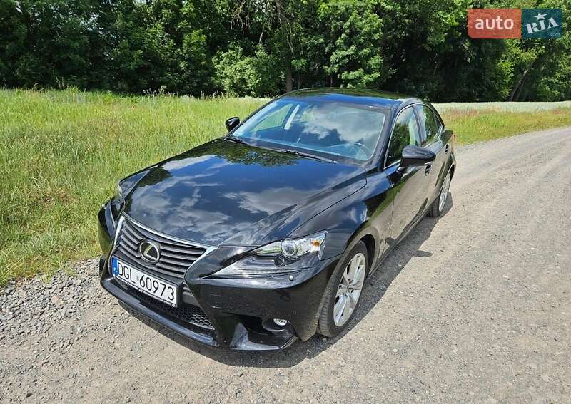 Седан Lexus IS 2016 в 