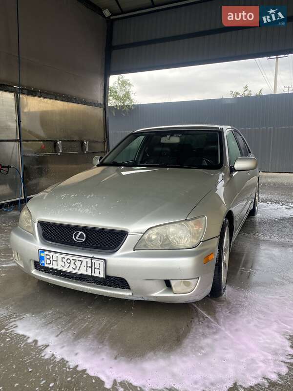 Lexus IS 2002