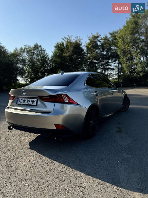 Седан Lexus IS 2015 в Лубнах
