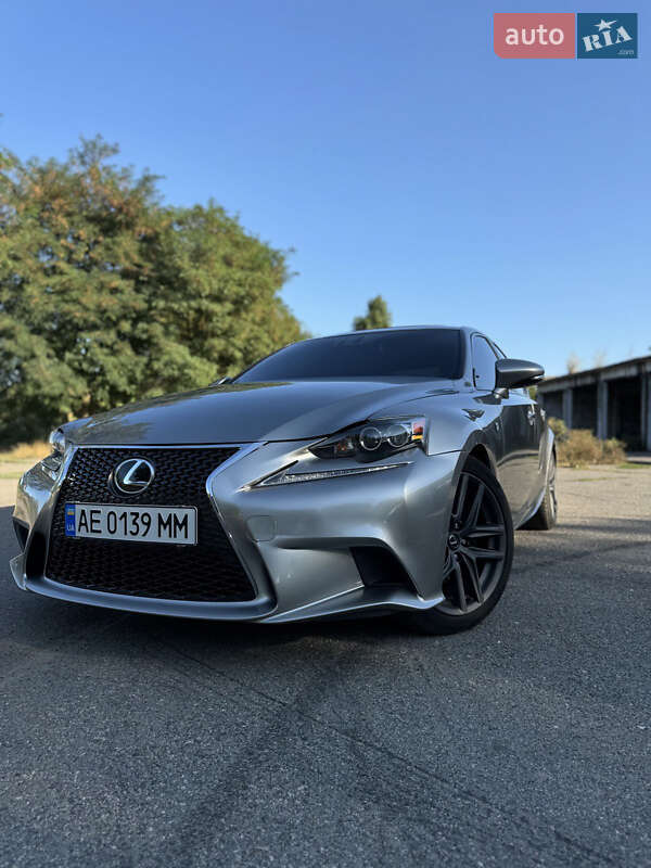 Седан Lexus IS 2015 в Лубнах