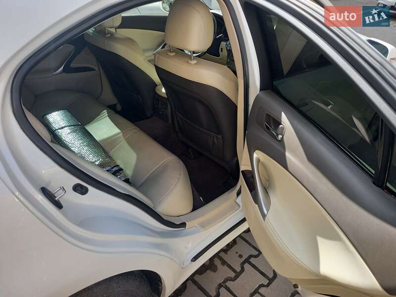 Седан Lexus IS 2013 в Хмельницком