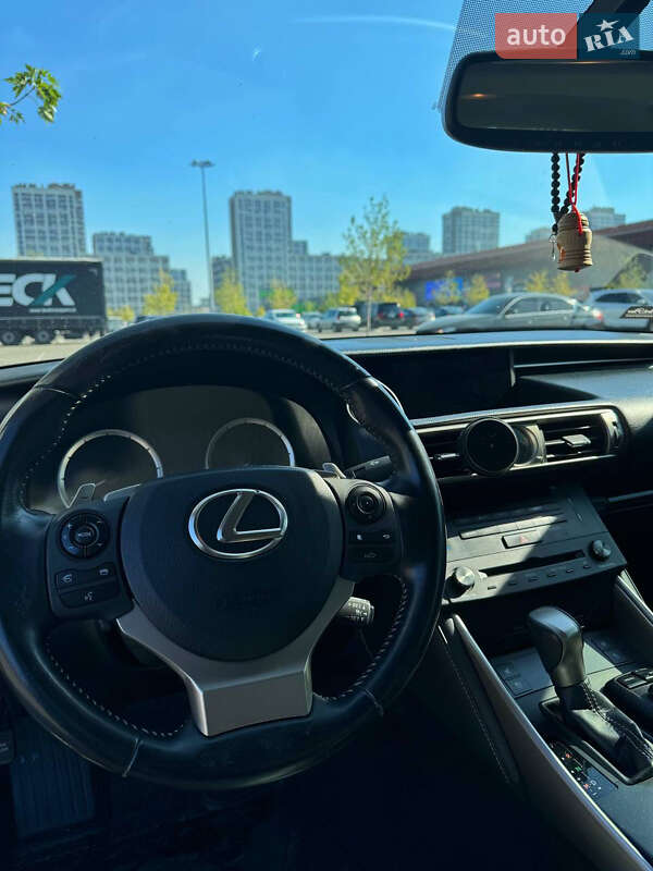 Седан Lexus IS 2016 в Киеве фото 9 Седан Lexus IS 2016 в Киеве