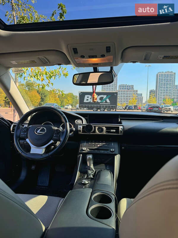 Седан Lexus IS 2016 в Киеве фото 12 Седан Lexus IS 2016 в Киеве