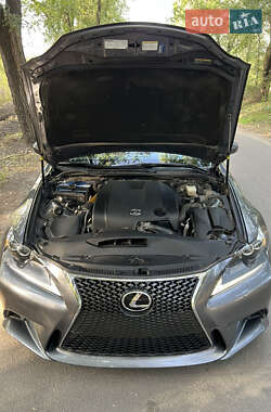 Седан Lexus IS 2014 в 