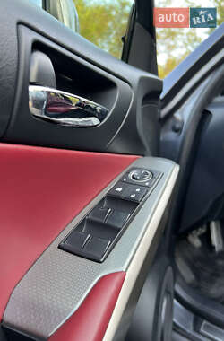 Седан Lexus IS 2014 в 