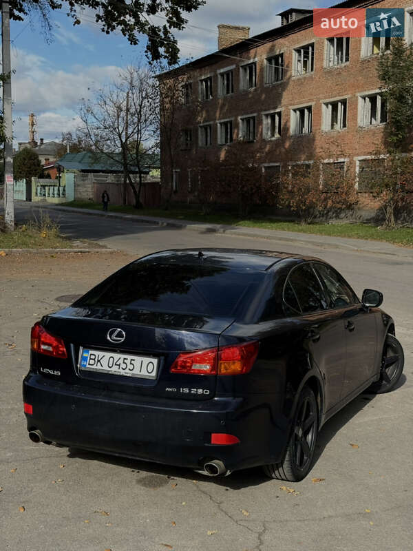 Седан Lexus IS 2007 в Рокитном