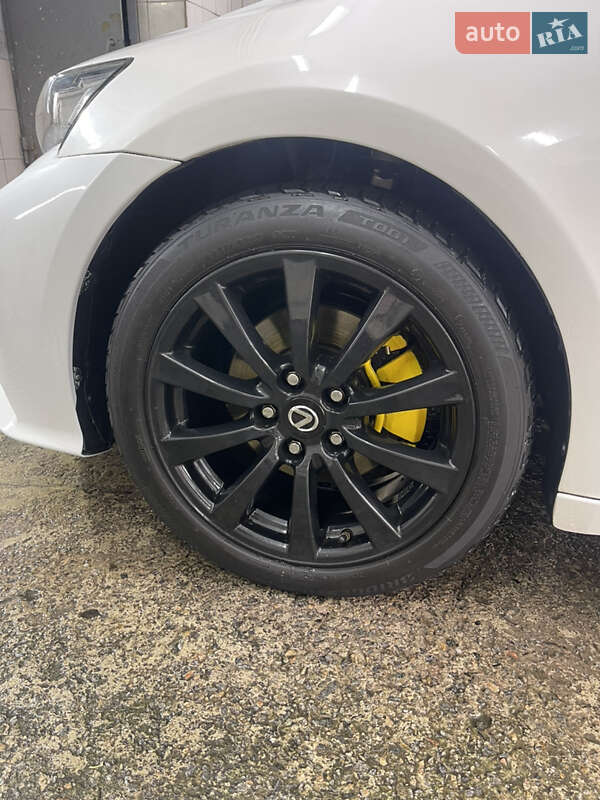 Седан Lexus IS 2015 в Днепре