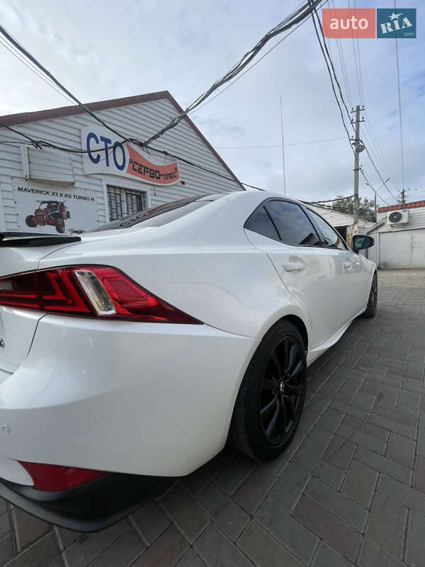 Седан Lexus IS 2015 в Днепре
