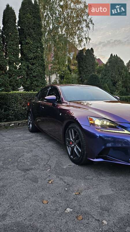 Седан Lexus IS 2016 в Тернополі