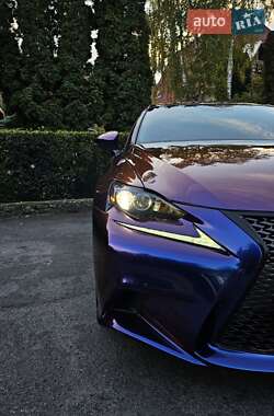Седан Lexus IS 2016 в Тернополі