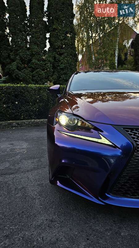 Седан Lexus IS 2016 в Тернополі