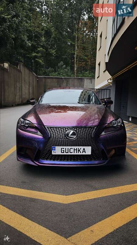 Седан Lexus IS 2016 в Тернополі