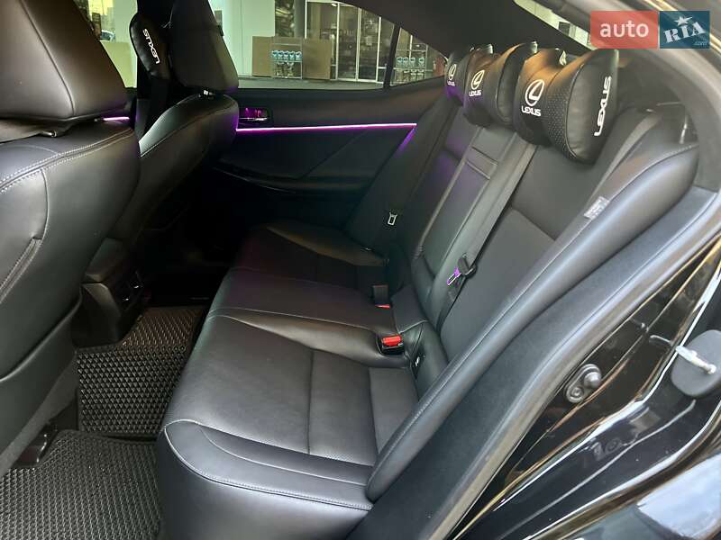 Седан Lexus IS 2015 в Дніпрі