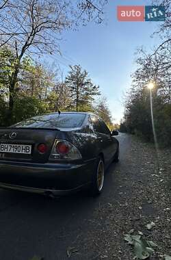 Седан Lexus IS 2000 в 