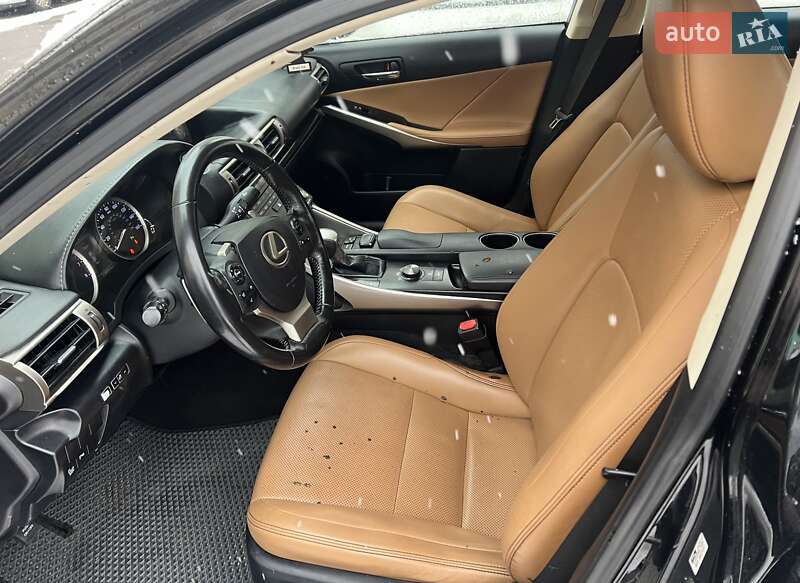 Седан Lexus IS 2015 в Киеве