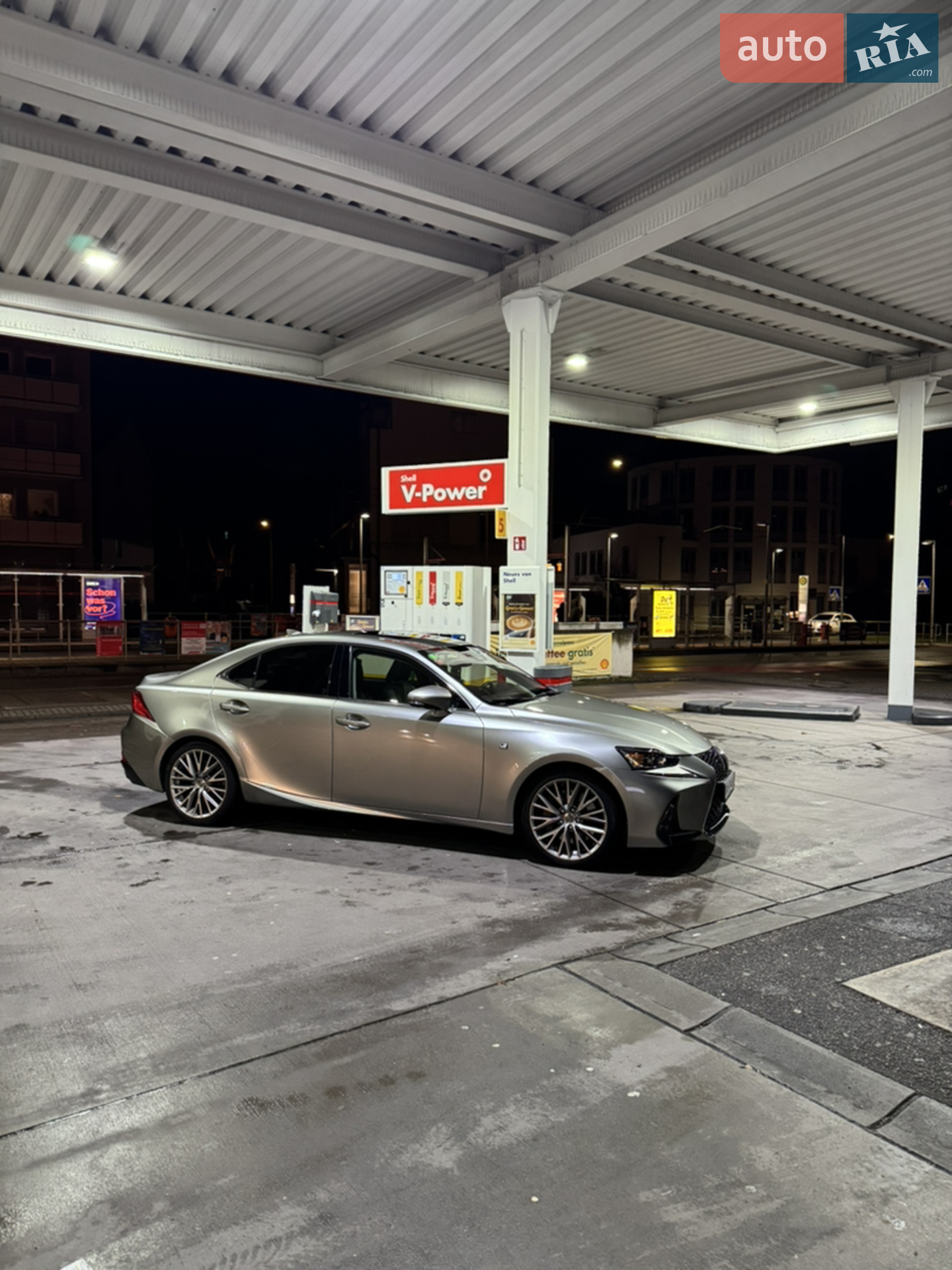 2017 Lexus IS - мініатюра 18