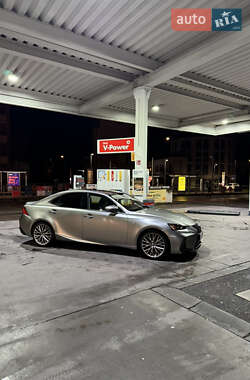 Седан Lexus IS 2017 в 