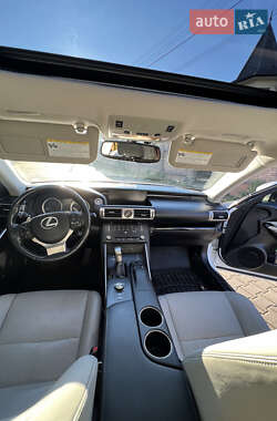 Седан Lexus IS 2014 в Черновцах