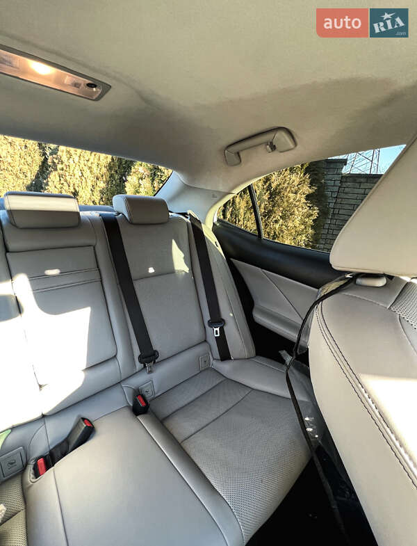 Седан Lexus IS 2014 в Чернівцях фото 8 Седан Lexus IS 2014 в Чернівцях