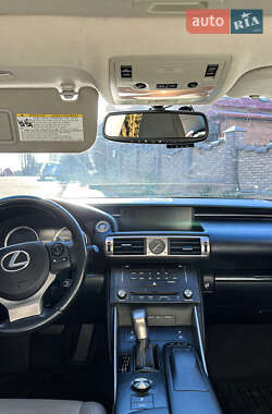 Седан Lexus IS 2014 в 
