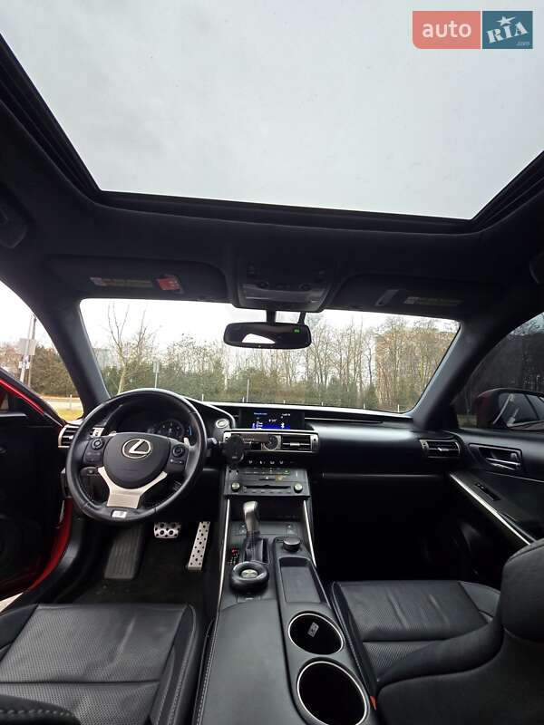 Седан Lexus IS 2015 в Львове
