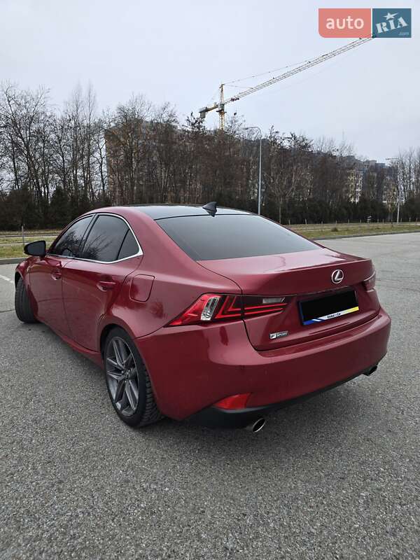 Седан Lexus IS 2015 в Львове