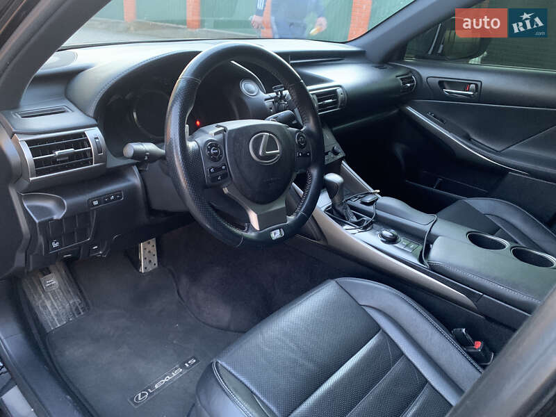 Седан Lexus IS 2014 в Львові