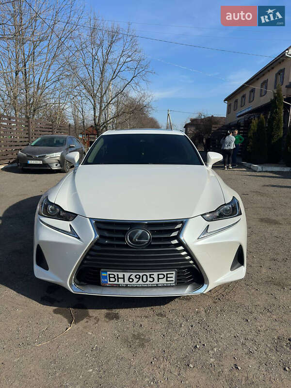 Lexus IS 2018