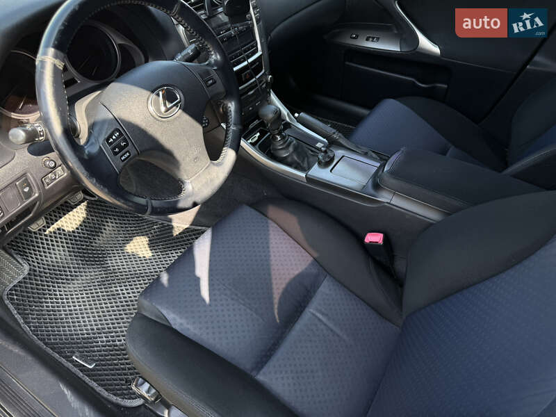 Седан Lexus IS 2008 в Луцьку