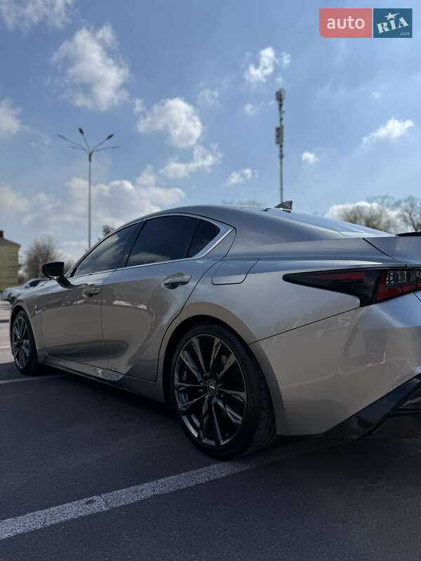 Седан Lexus IS 2023 в Дніпрі фото 9 Седан Lexus IS 2023 в Дніпрі