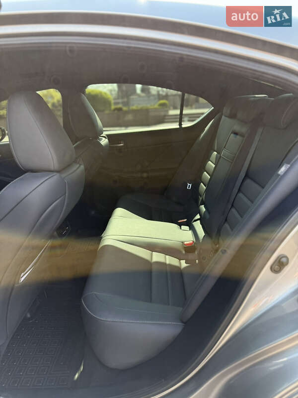 Седан Lexus IS 2023 в Дніпрі фото 28 Седан Lexus IS 2023 в Дніпрі