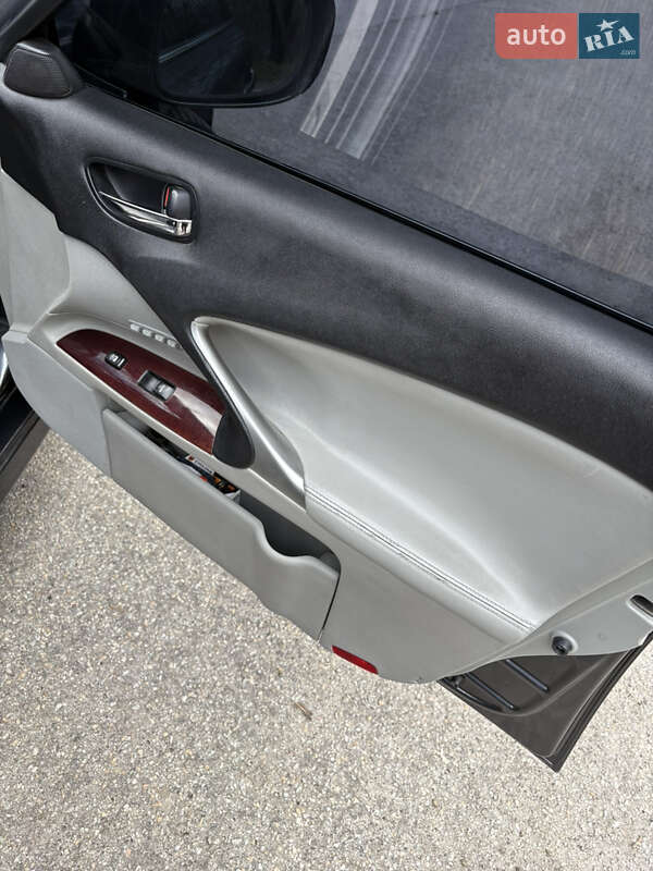 Седан Lexus IS 2006 в Днепре