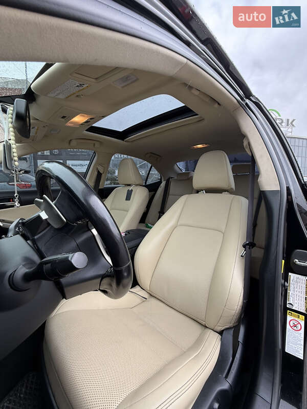 Седан Lexus IS 2015 в Львові фото 10 Седан Lexus IS 2015 в Львові