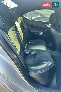 Седан Lexus IS 2012 в 